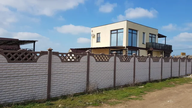 Еврозабор под кирпич с решётчатым верхом