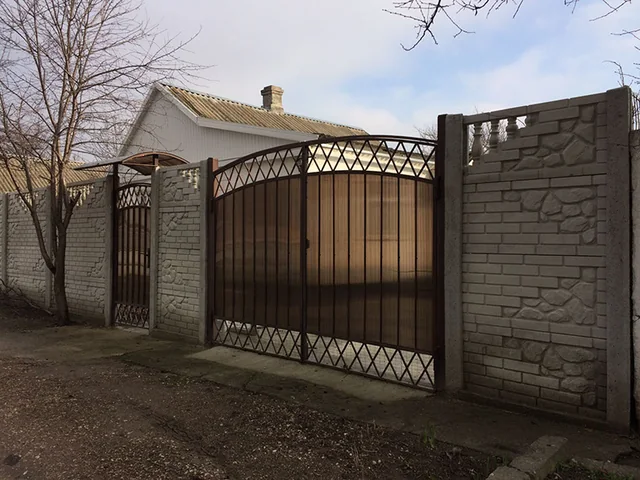 Распашные ворота с ромбовидным декором