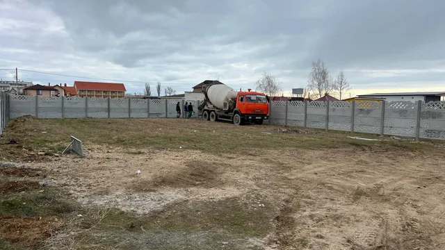 Бетонное ограждение из сборных секций